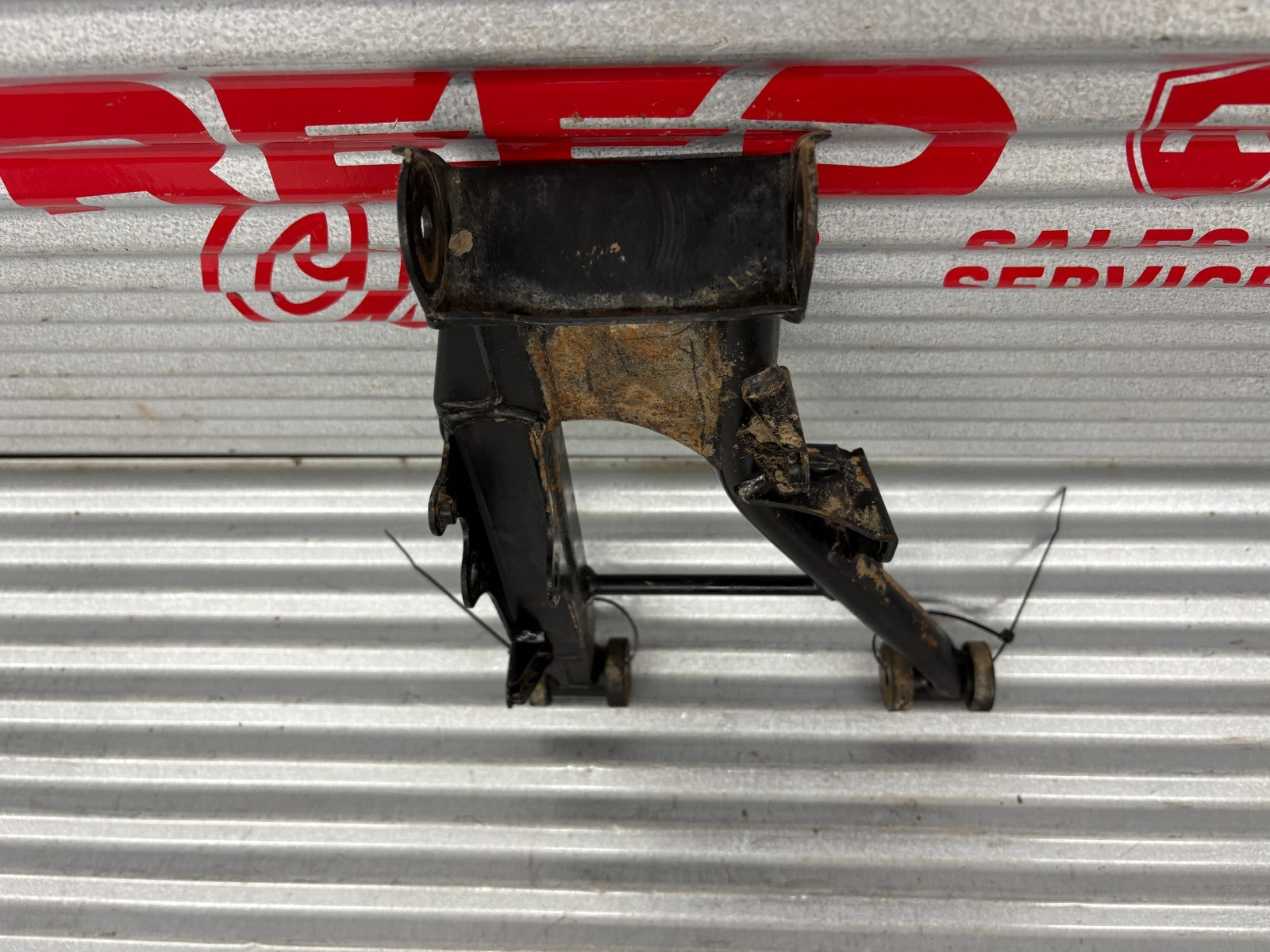 2013 Suzuki KingQuad 750 AXi A-Arm Left Rear Lower OEM 61520-31G21