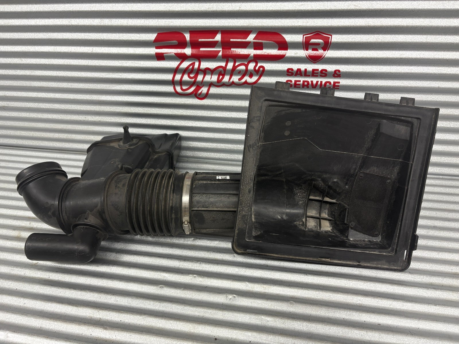 23-25 Ford F250 Intake Tube Resonator + Airbox Cover – PC349F805CC / LC3A9G784CD