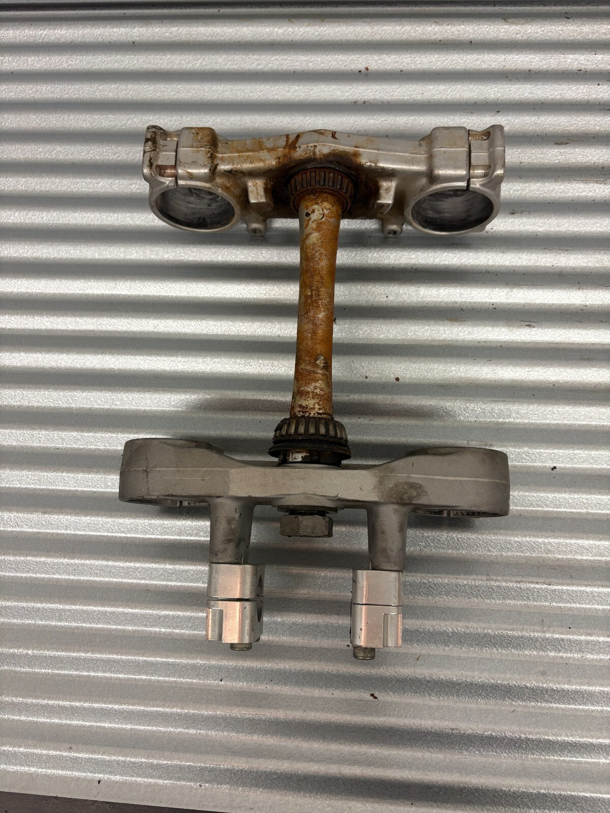 2004 Yamaha YZ250F Triple Tree Front Fork Clamp OEM 5XE-23435-00-00