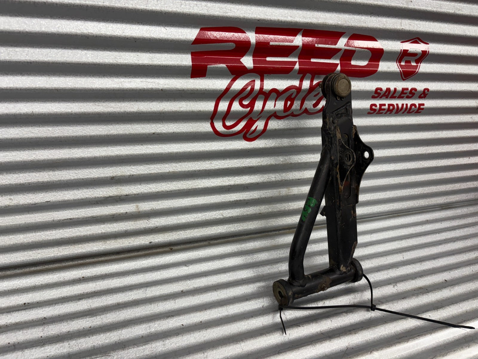 2013 Suzuki KingQuad 750 AXi Front Right Upper A-Arm OEM 52430-31G20