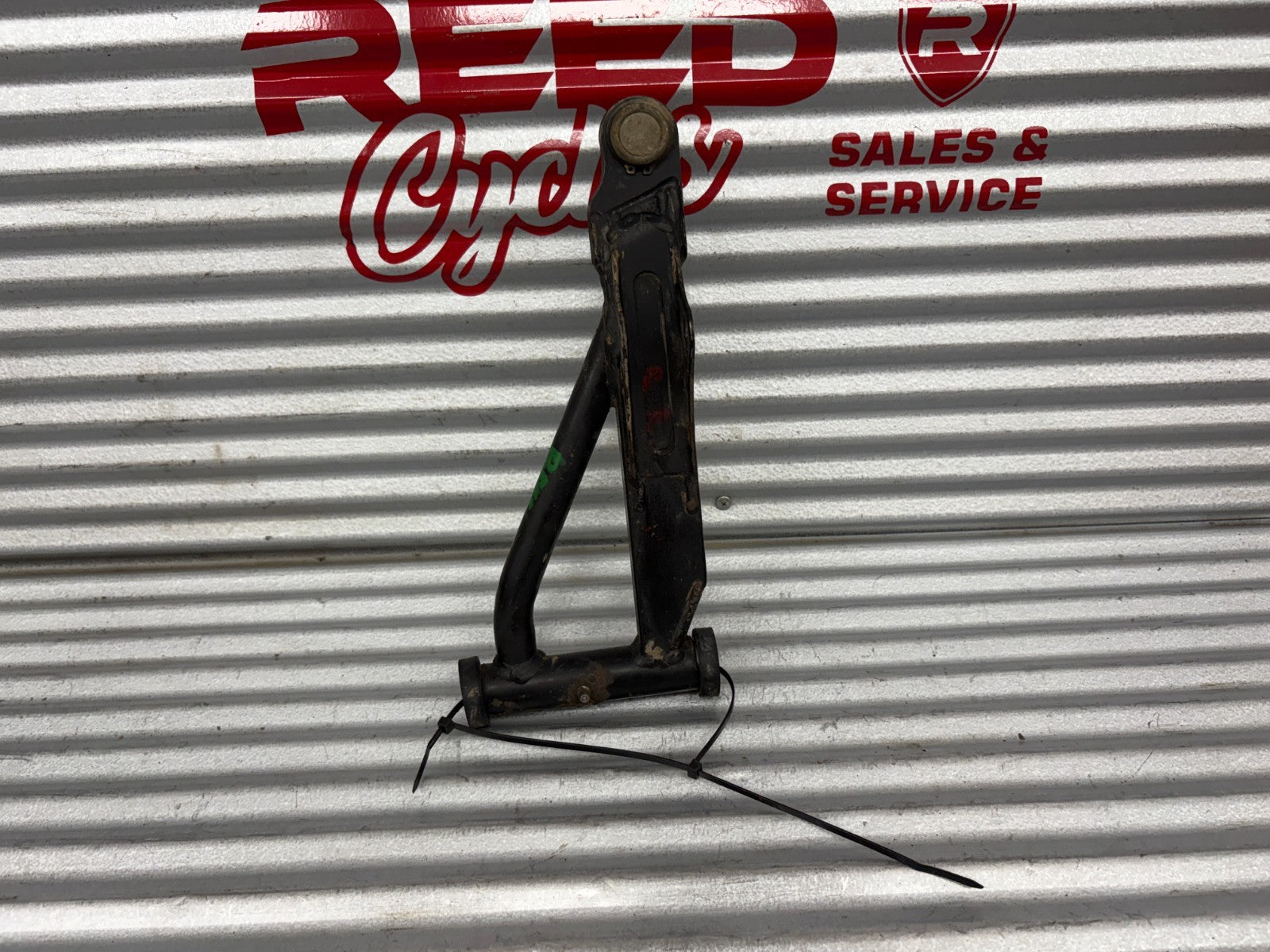 2013 Suzuki KingQuad 750 AXi Front Right Upper A-Arm OEM 52430-31G20