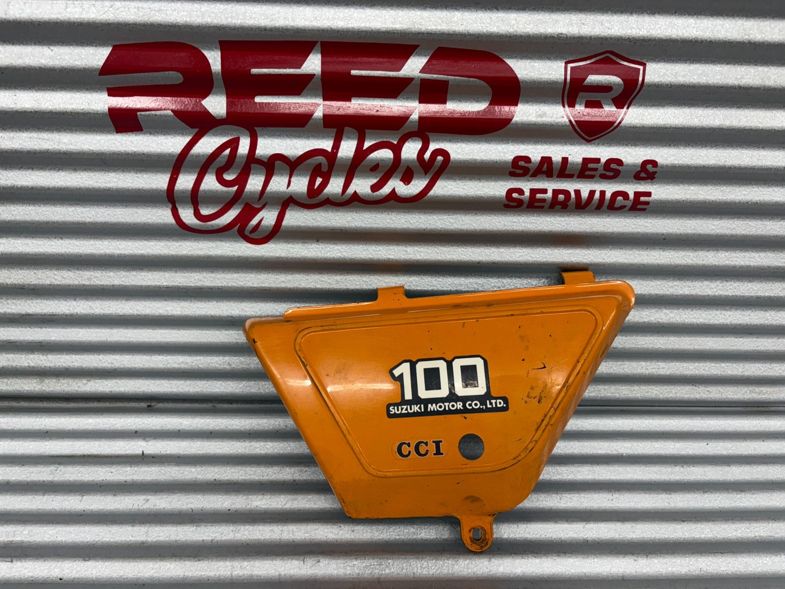 Suzuki 1978 TS100 Left Side Cover OEM 47211-48000-05M