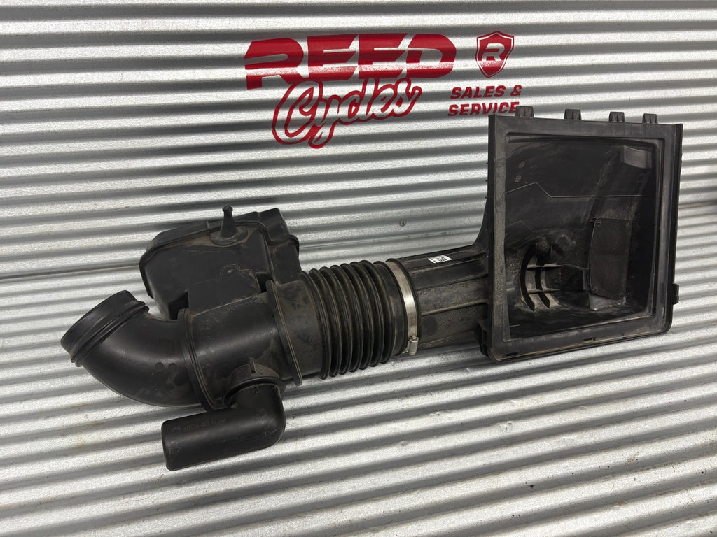 23-25 Ford F250 Intake Tube Resonator + Airbox Cover – PC349F805CC / LC3A9G784CD