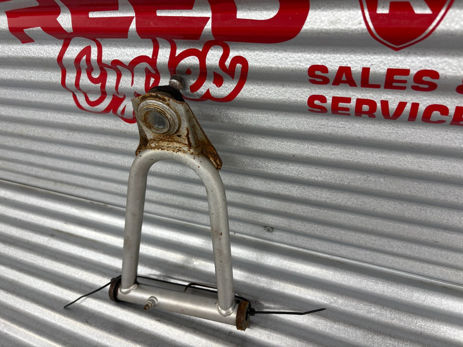 2000 Yamaha Blaster YFS200 Front Left Upper A-Arm OEM 2XJ-23540-01-35