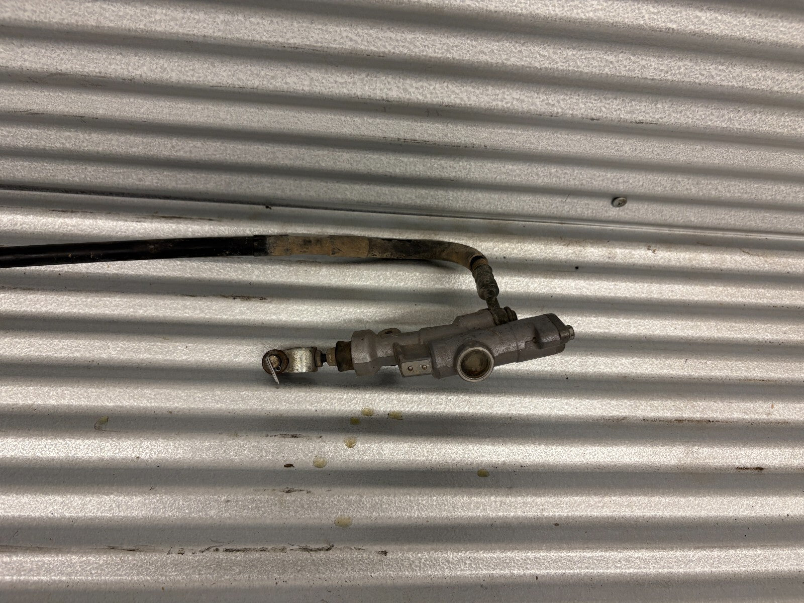 2004 Yamaha YZ250F Rear Brake Caliper OEM 5UN-2580V-00-00