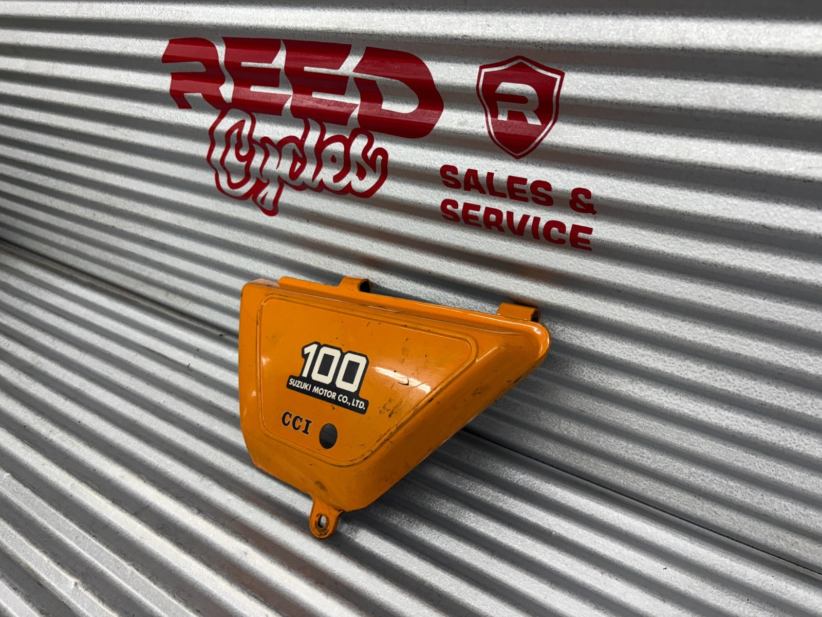 Suzuki 1978 TS100 Left Side Cover OEM 47211-48000-05M